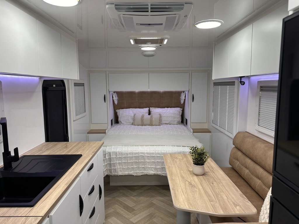 NEW 2026 SUPREME CLASSIC TOURER CARAVAN 2 AXLE
