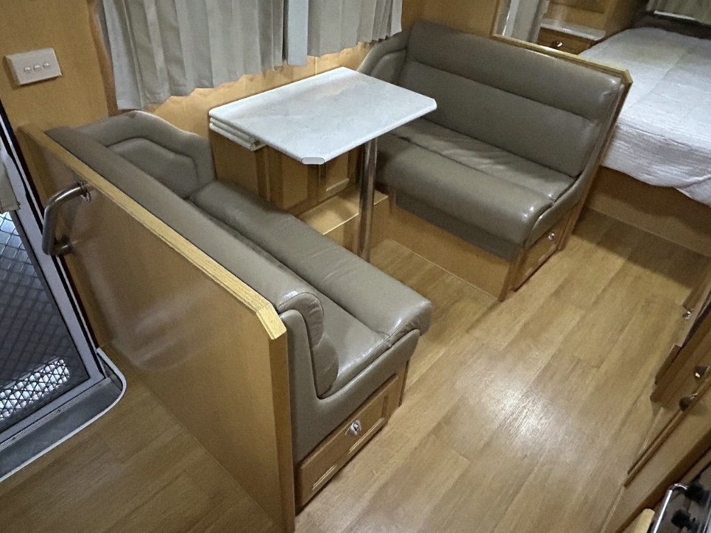 USED 2010 ROMA ELEGANCE CARAVAN 2 AXLE