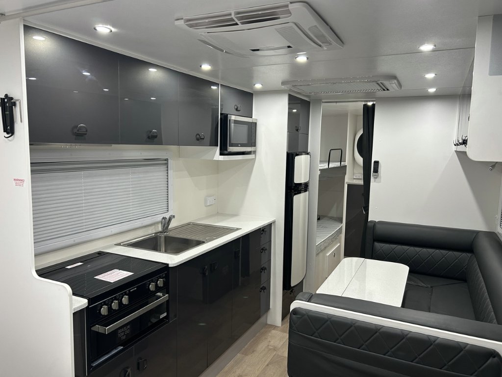 USED 2021 NEW AGE MANTA RAY CARAVAN 2 AXLE