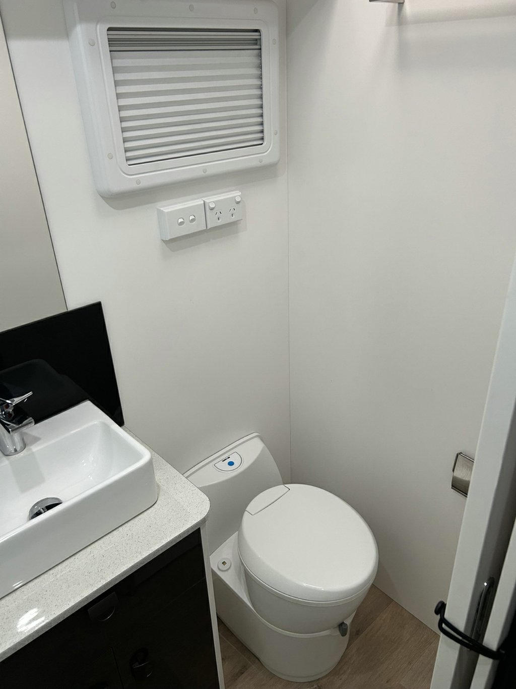 USED 2021 NEW AGE MANTA RAY CARAVAN 2 AXLE