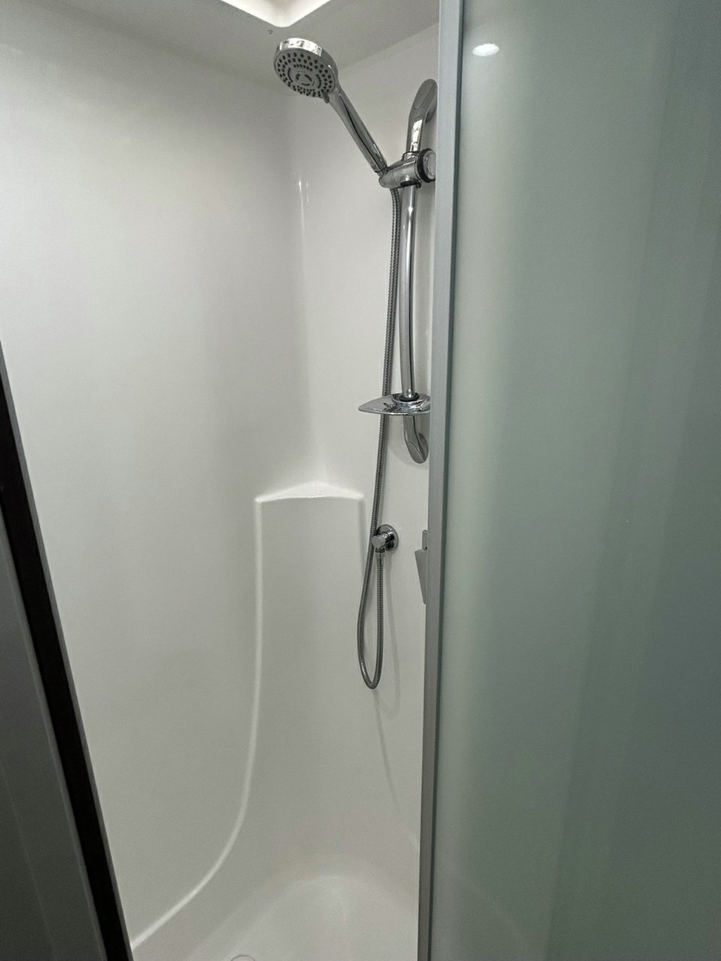 USED 2021 NEW AGE MANTA RAY CARAVAN 2 AXLE