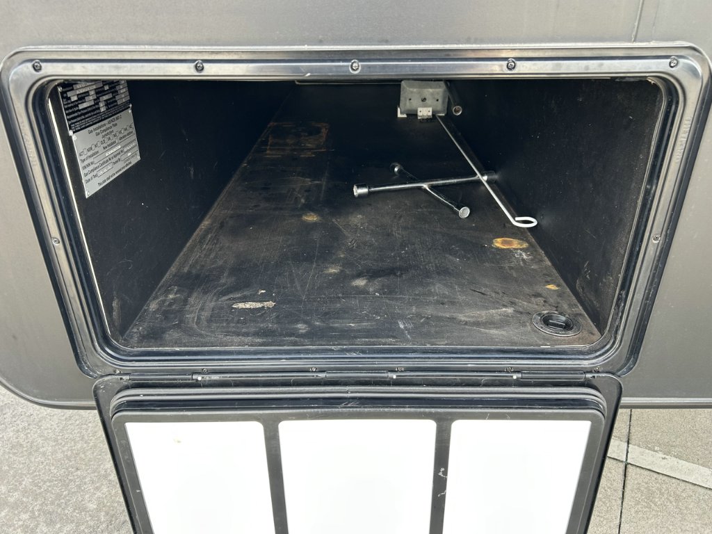 USED 2021 NEW AGE MANTA RAY CARAVAN 2 AXLE