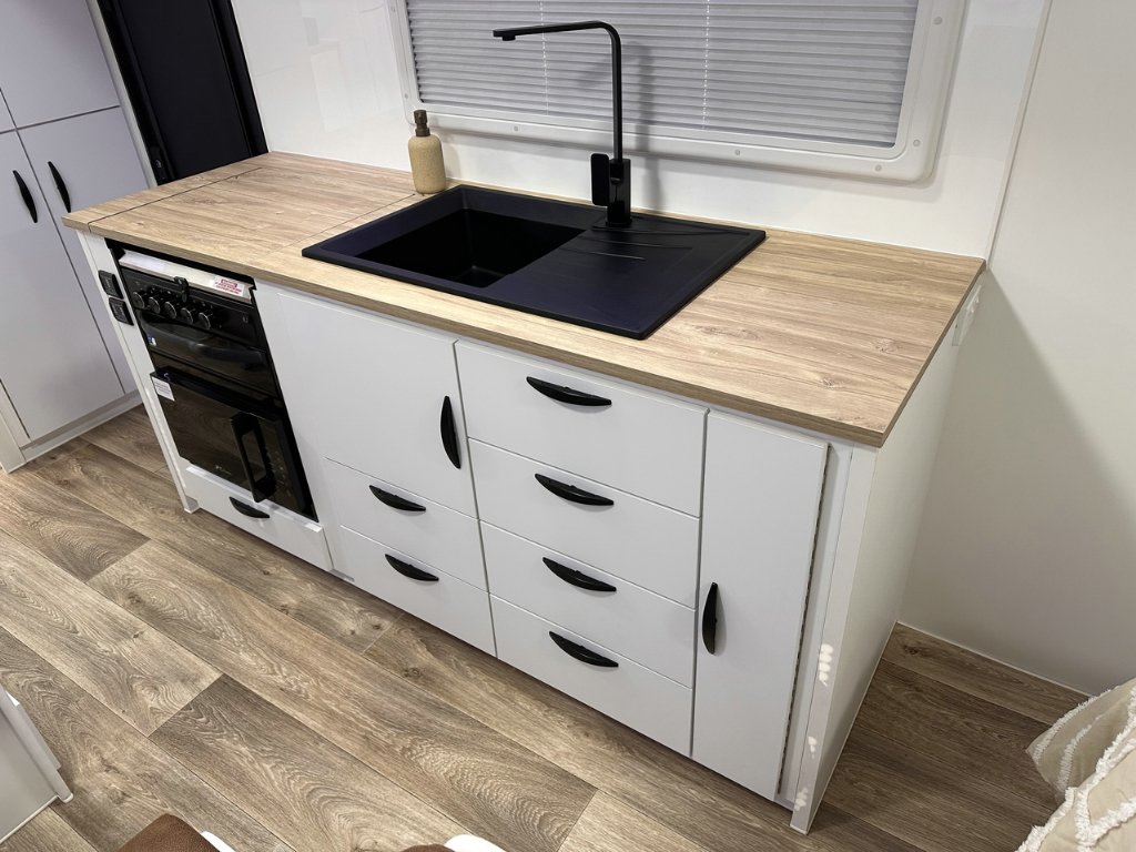NEW 2026 SUPREME CLASSIC TOURER CARAVAN 2 AXLE