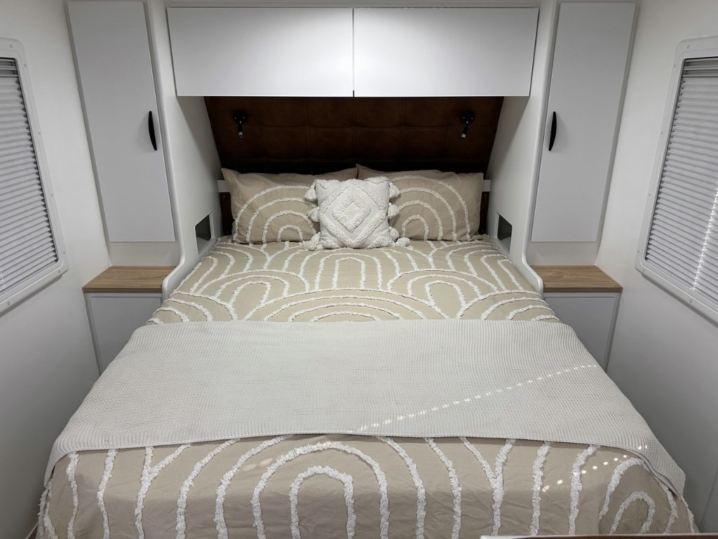 NEW 2026 SUPREME CLASSIC TOURER CARAVAN 2 AXLE