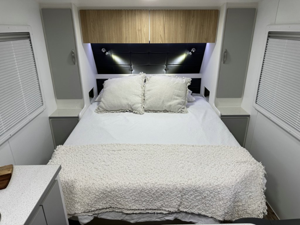 NEW 2026 SUPREME CLASSIC TOURER CARAVAN 2 AXLE