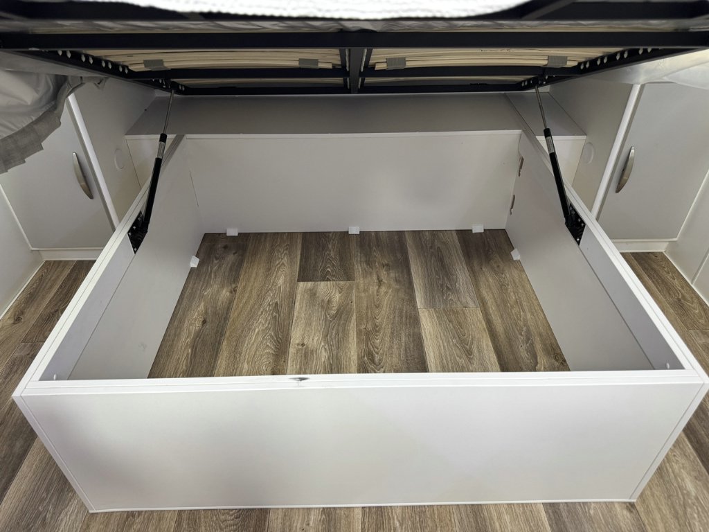 NEW 2026 SUPREME CLASSIC TOURER CARAVAN 2 AXLE