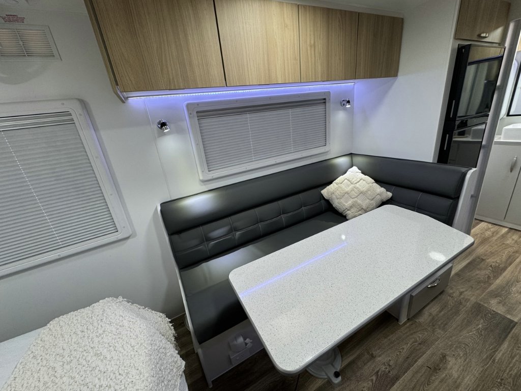 NEW 2026 SUPREME CLASSIC TOURER CARAVAN 2 AXLE