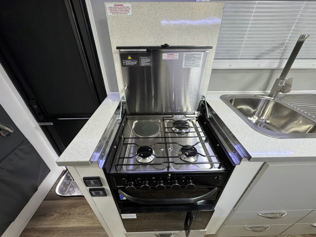 NEW 2026 SUPREME CLASSIC TOURER CARAVAN 2 AXLE