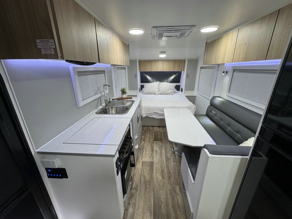 NEW 2026 SUPREME CLASSIC TOURER CARAVAN 2 AXLE