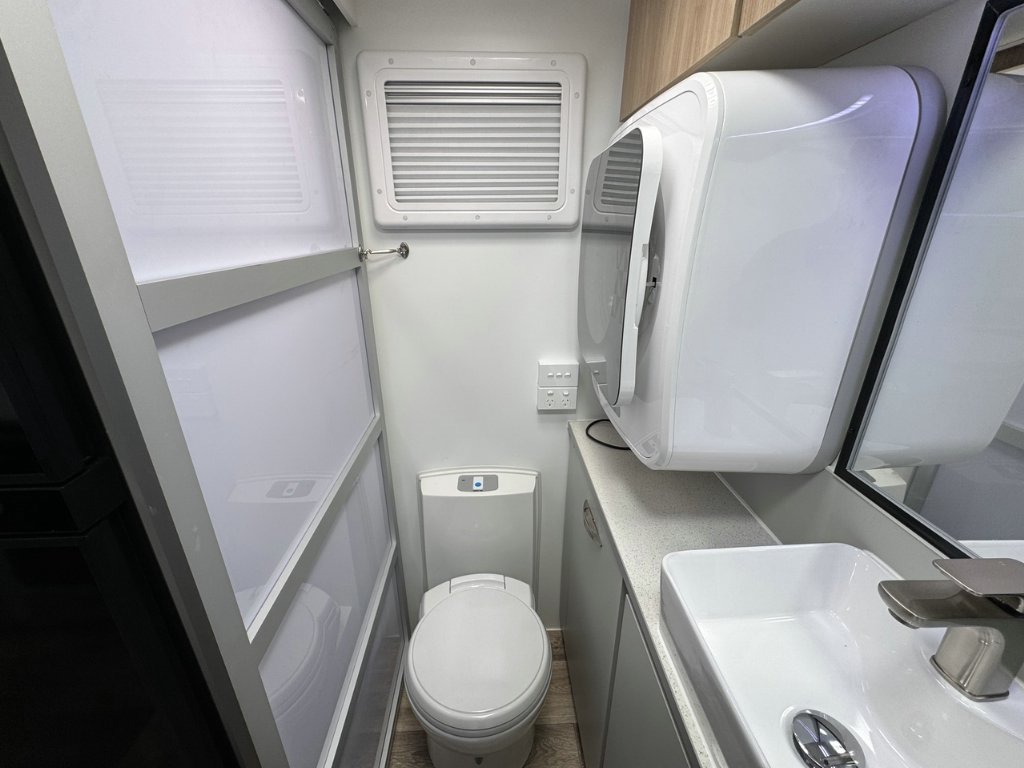 NEW 2026 SUPREME CLASSIC TOURER CARAVAN 2 AXLE