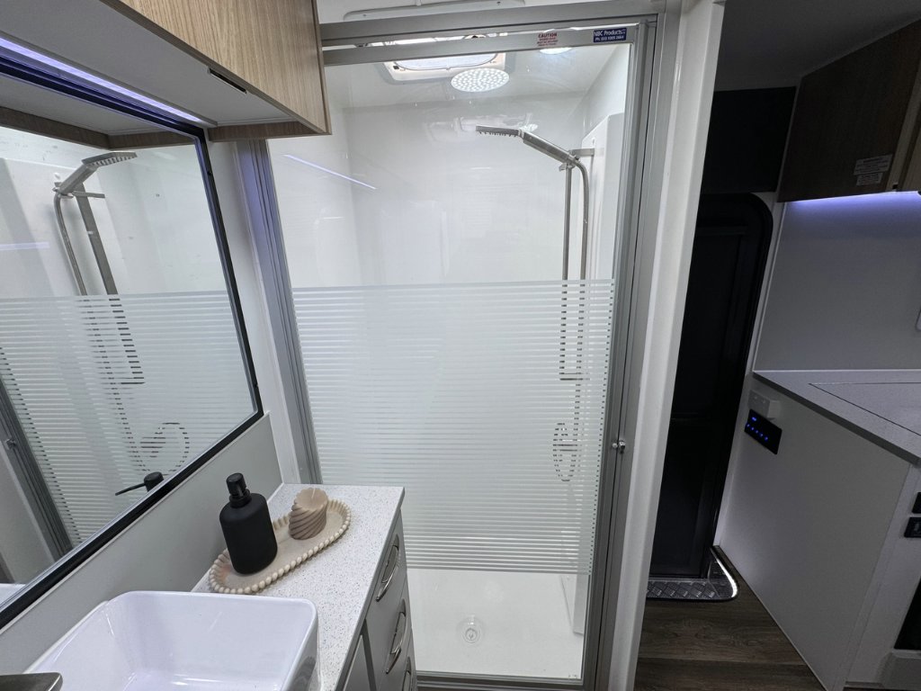 NEW 2026 SUPREME CLASSIC TOURER CARAVAN 2 AXLE