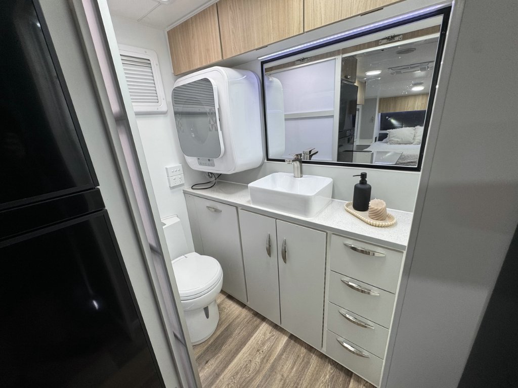 NEW 2026 SUPREME CLASSIC TOURER CARAVAN 2 AXLE