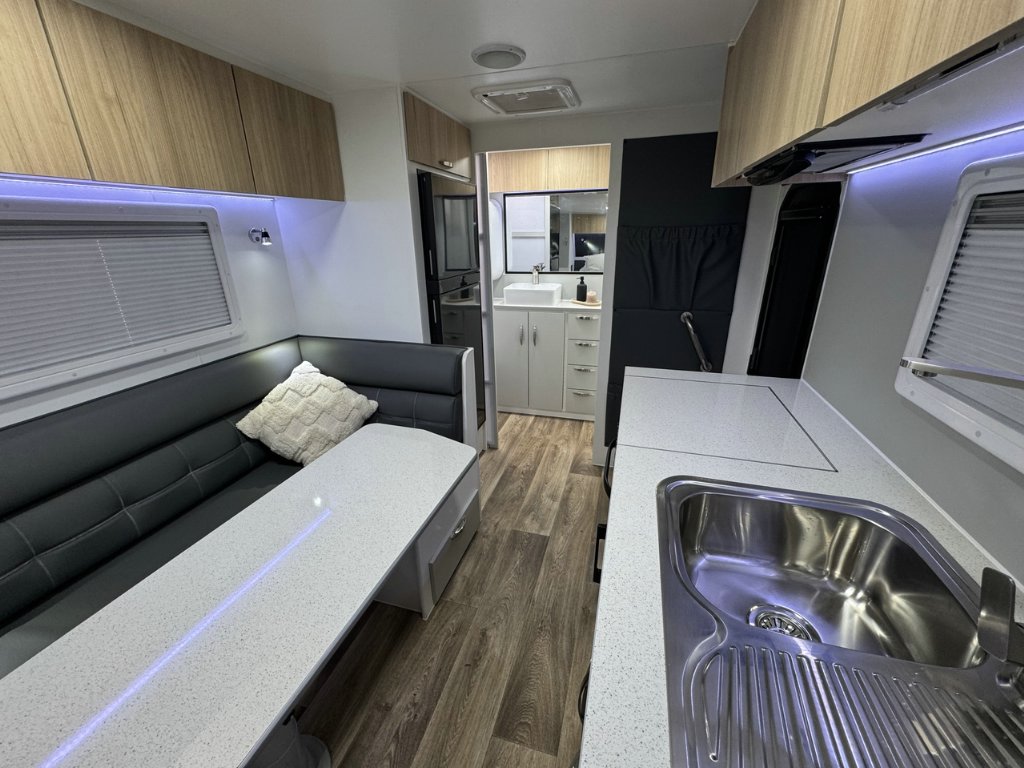 NEW 2026 SUPREME CLASSIC TOURER CARAVAN 2 AXLE