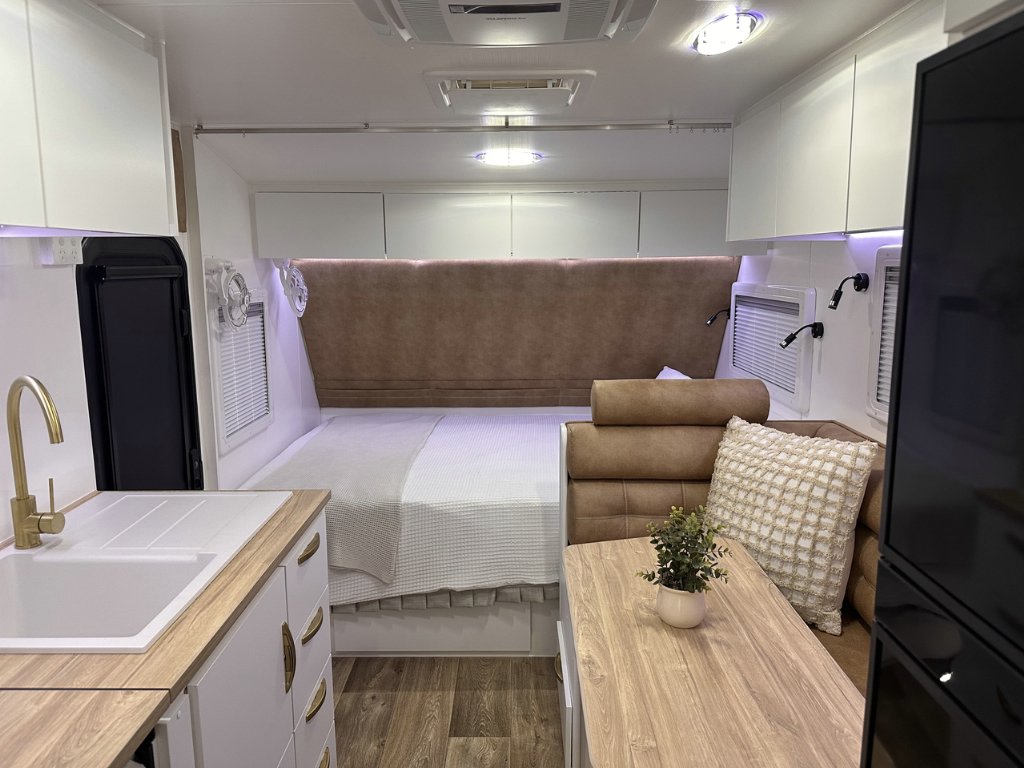 NEW 2026 LEADER CARAVANS GOLD LE DIRT ROADER CARAVAN 2 AXLE