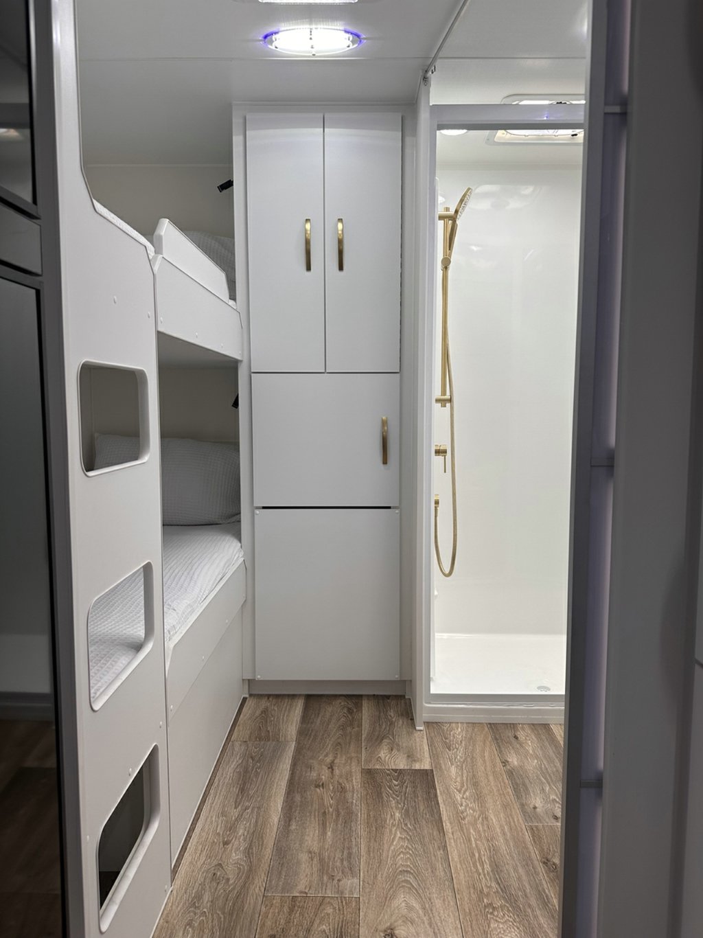 NEW 2026 LEADER CARAVANS GOLD LE DIRT ROADER CARAVAN 2 AXLE