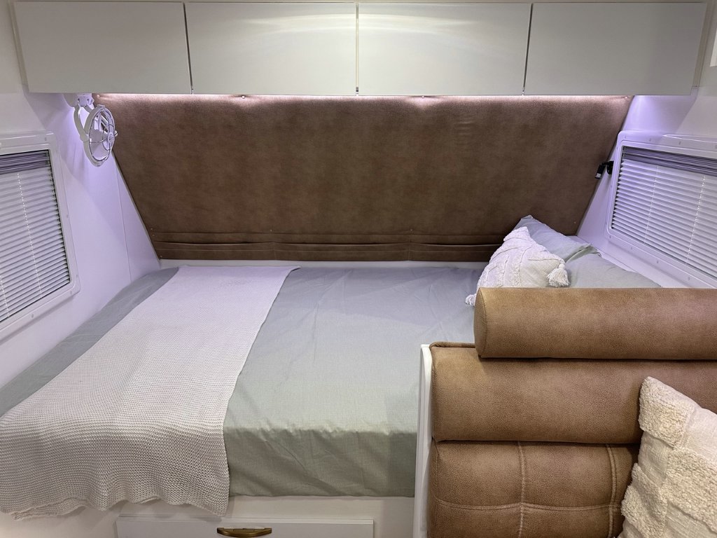 NEW 2026 LEADER CARAVANS GOLD LE DIRT ROADER CARAVAN 2 AXLE