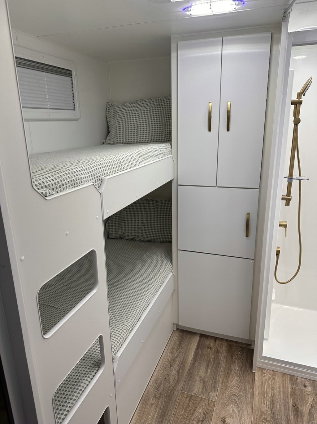 NEW 2026 LEADER CARAVANS GOLD LE DIRT ROADER CARAVAN 2 AXLE