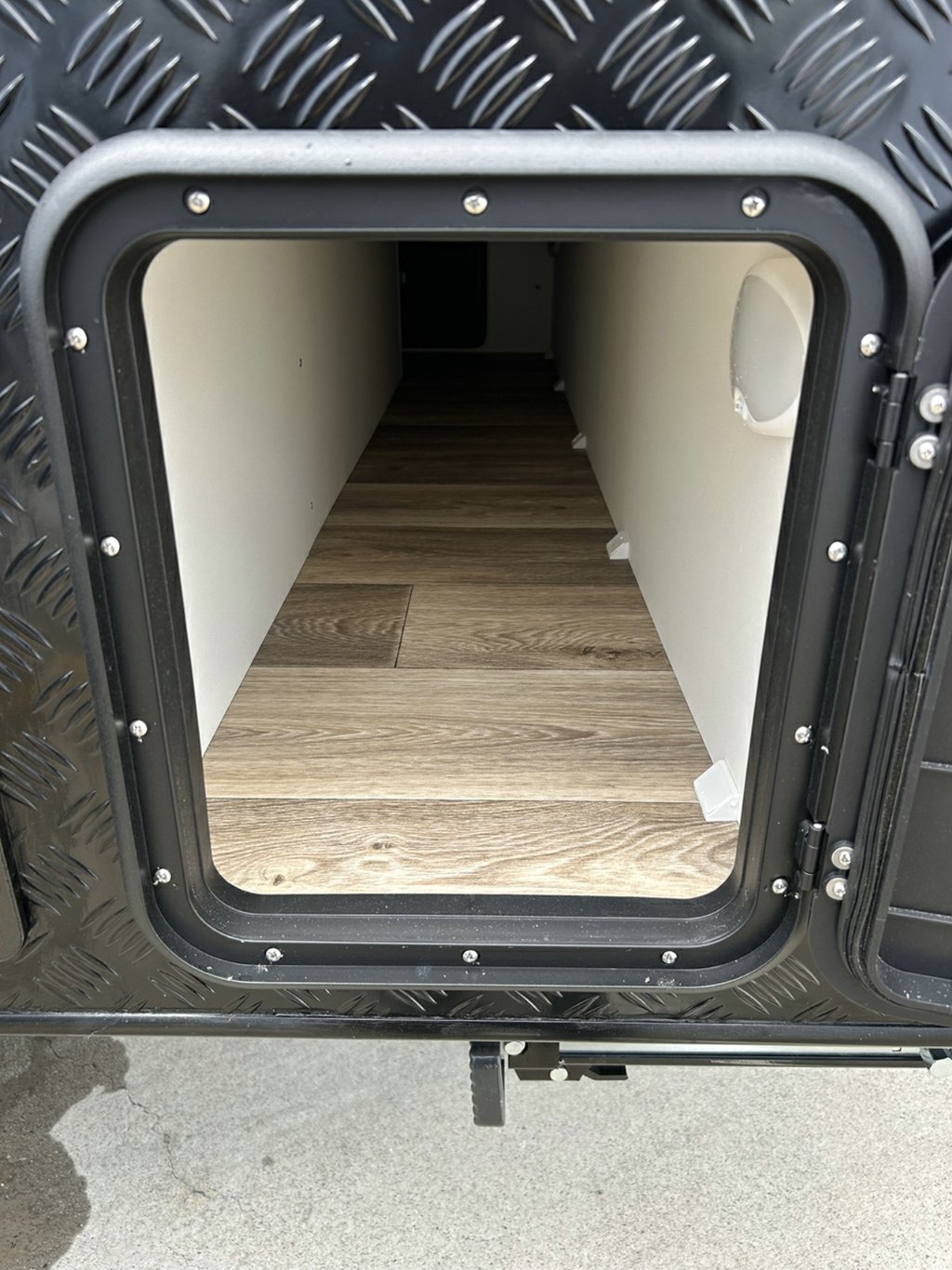 NEW 2026 LEADER CARAVANS GOLD LE DIRT ROADER CARAVAN 2 AXLE