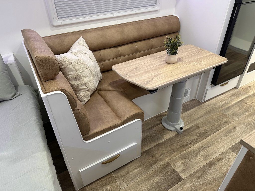 NEW 2026 LEADER CARAVANS GOLD LE DIRT ROADER CARAVAN 2 AXLE