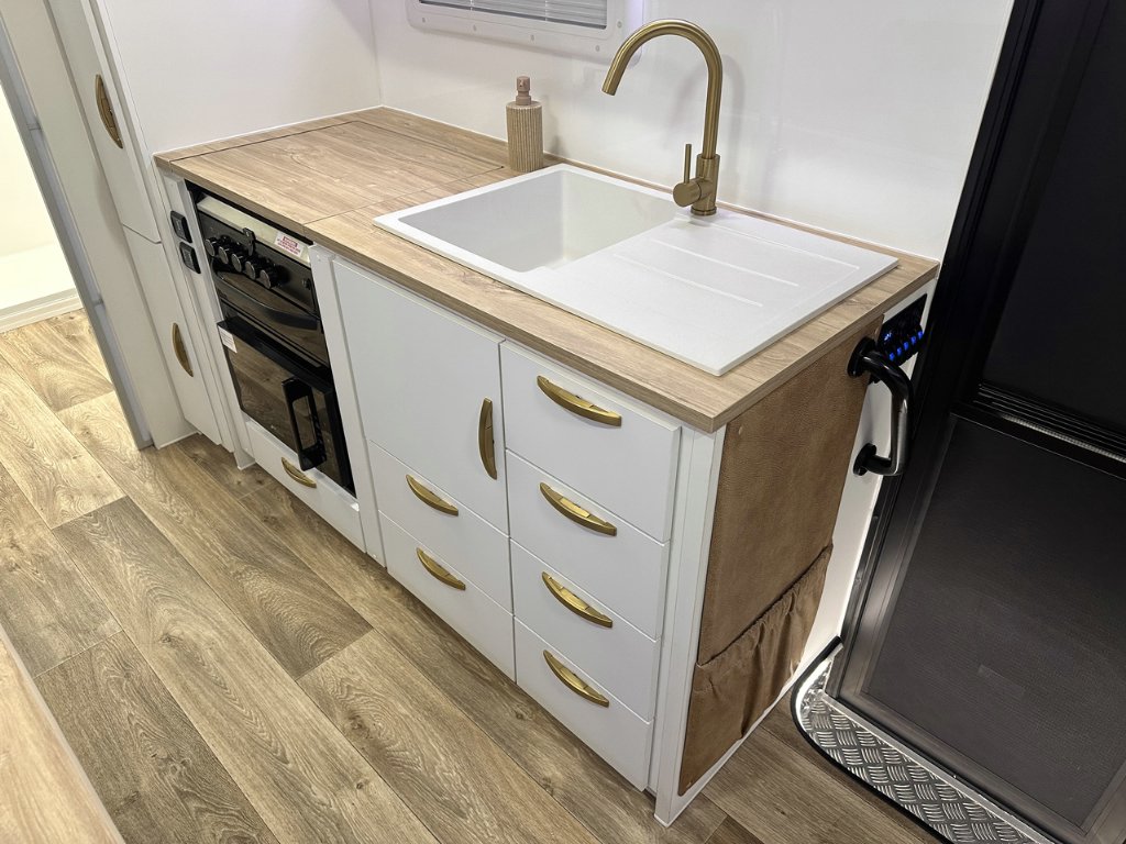 NEW 2026 LEADER CARAVANS GOLD LE DIRT ROADER CARAVAN 2 AXLE