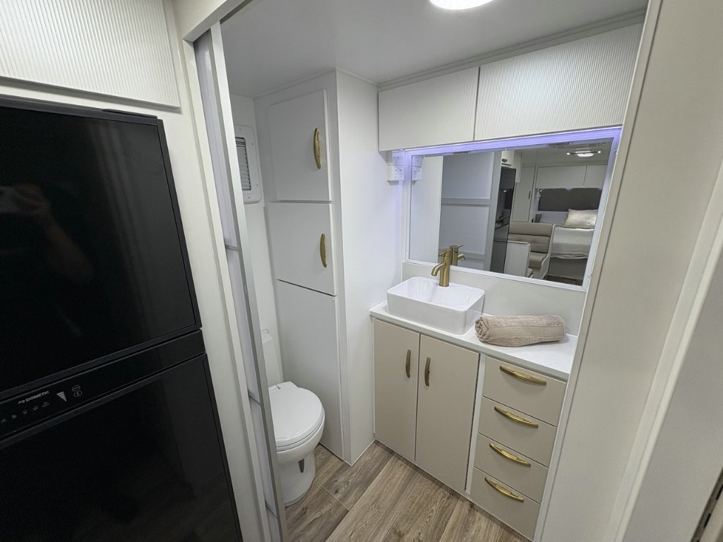 NEW 2026 SUPREME CLASSIC TOURER CARAVAN 2 AXLE