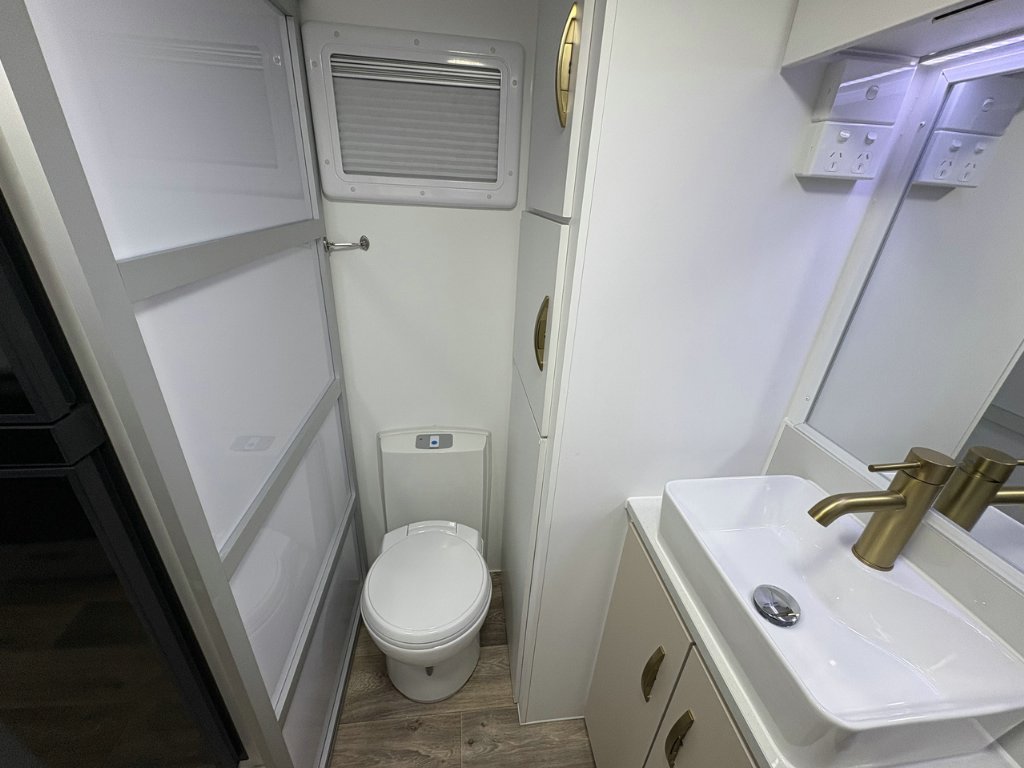 NEW 2026 SUPREME CLASSIC TOURER CARAVAN 2 AXLE