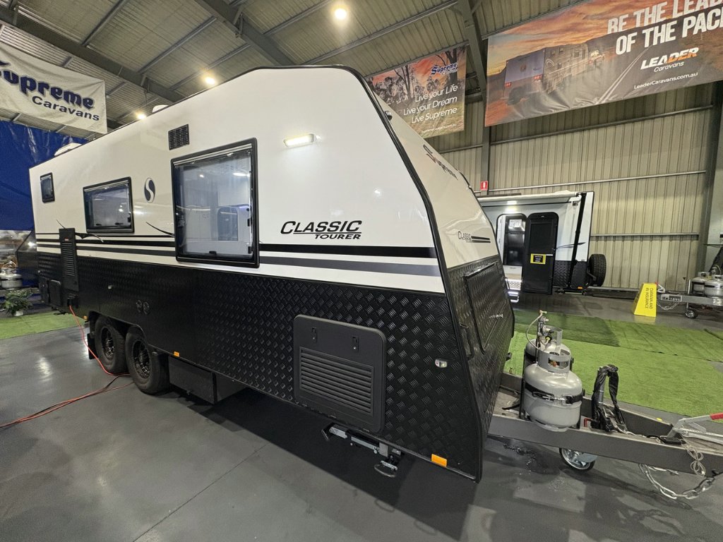 NEW 2026 SUPREME CLASSIC TOURER CARAVAN 2 AXLE