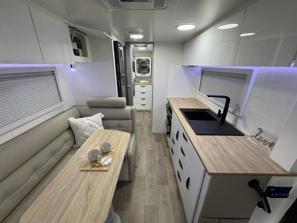 NEW 2026 LEADER CARAVANS GOLD LE DIRT ROADER CARAVAN 2 AXLE