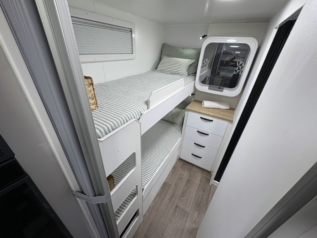 NEW 2026 LEADER CARAVANS GOLD LE DIRT ROADER CARAVAN 2 AXLE