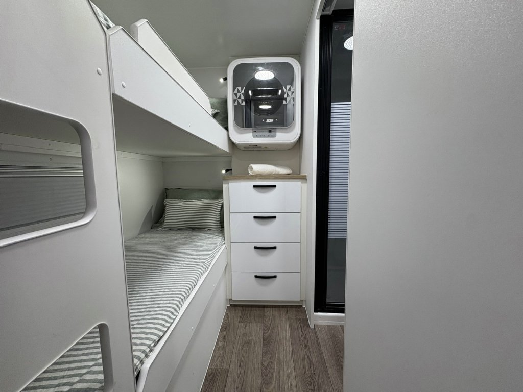 NEW 2026 LEADER CARAVANS GOLD LE DIRT ROADER CARAVAN 2 AXLE