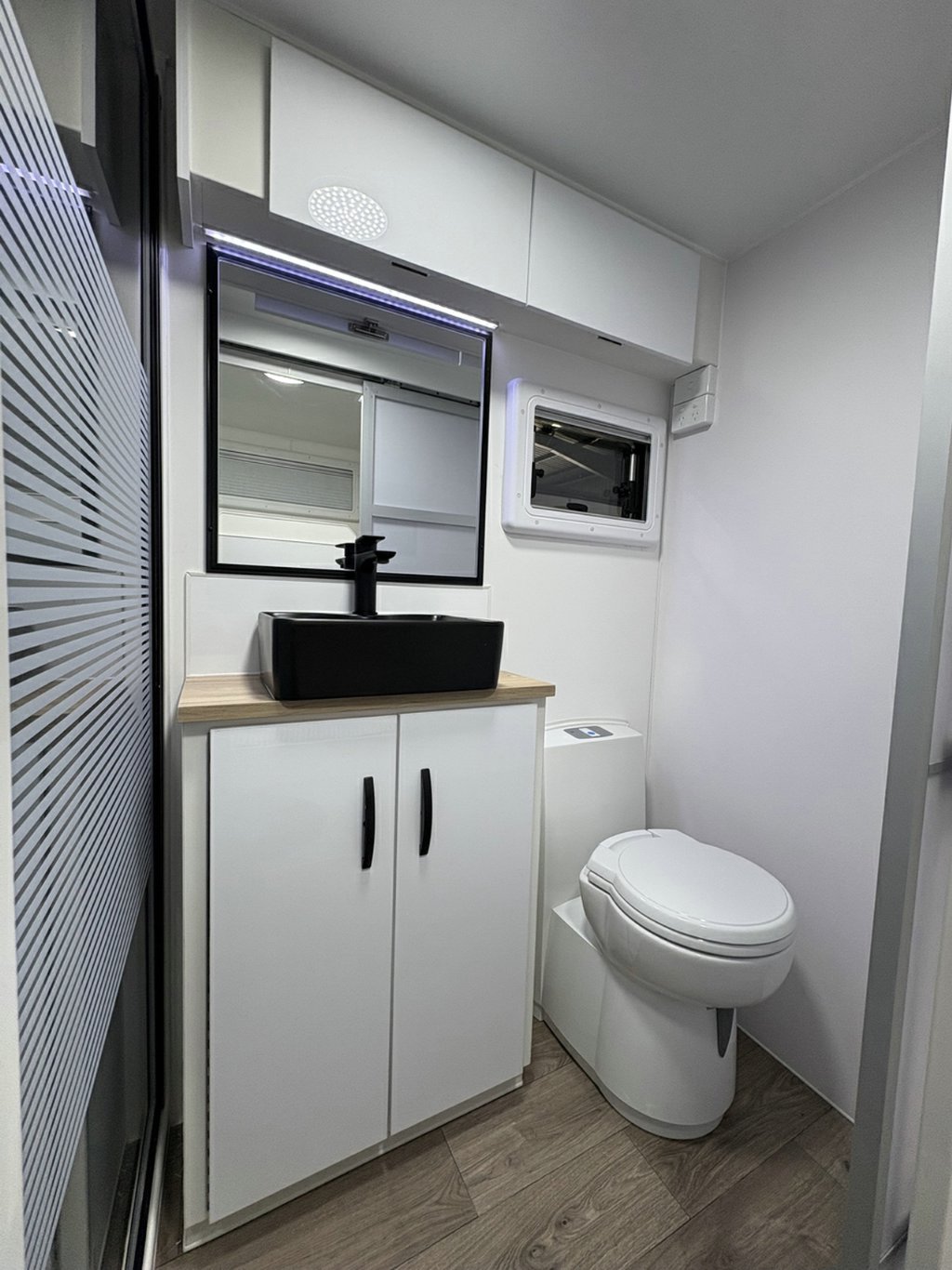 NEW 2026 LEADER CARAVANS GOLD LE DIRT ROADER CARAVAN 2 AXLE