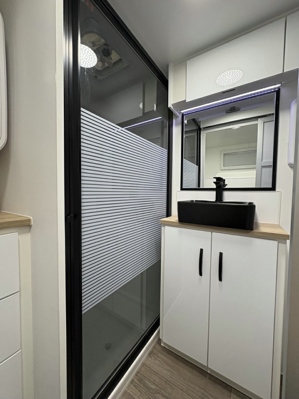 NEW 2026 LEADER CARAVANS GOLD LE DIRT ROADER CARAVAN 2 AXLE