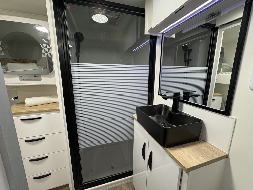 NEW 2026 LEADER CARAVANS GOLD LE DIRT ROADER CARAVAN 2 AXLE