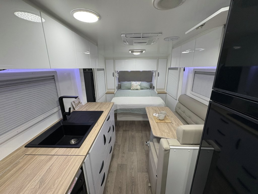 NEW 2026 LEADER CARAVANS GOLD LE DIRT ROADER CARAVAN 2 AXLE