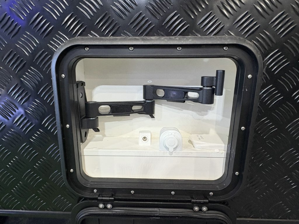 NEW 2026 LEADER CARAVANS GOLD LE DIRT ROADER CARAVAN 2 AXLE