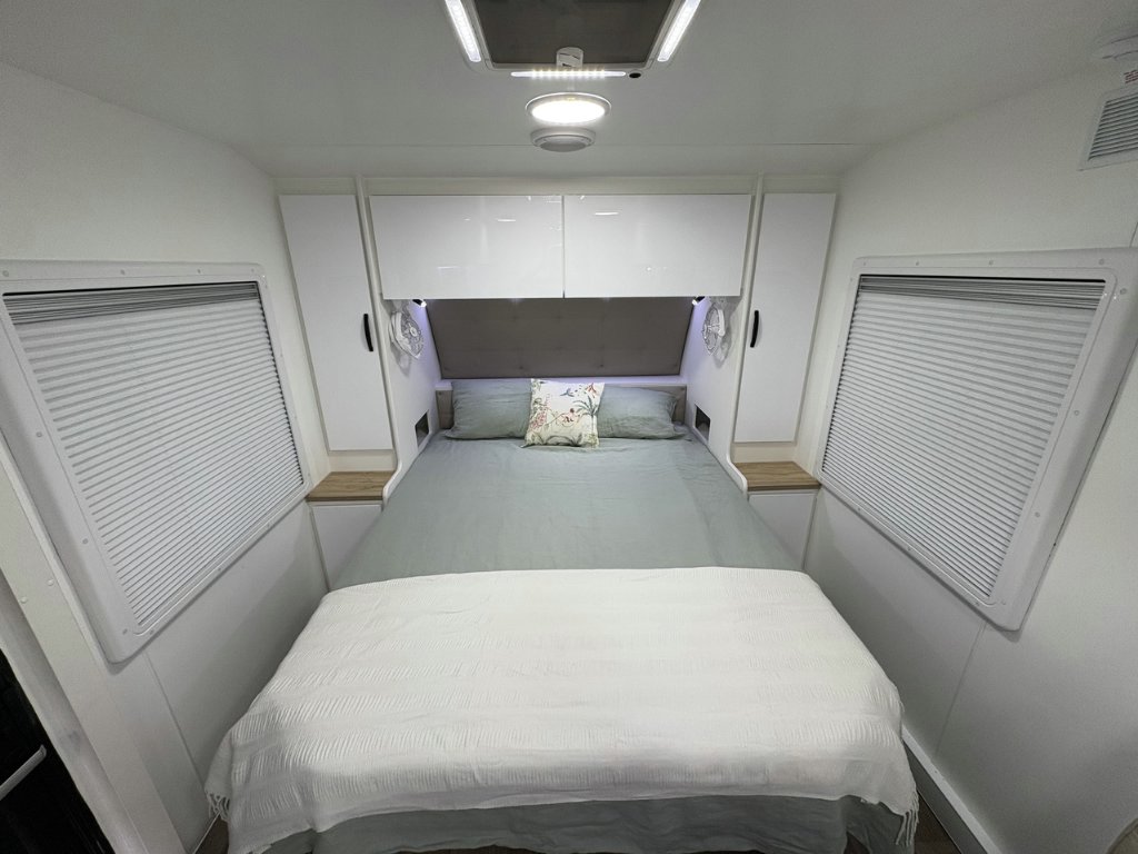 NEW 2026 LEADER CARAVANS GOLD LE DIRT ROADER CARAVAN 2 AXLE