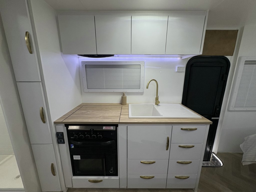 NEW 2026 LEADER CARAVANS GOLD LE CARAVAN 2 AXLE