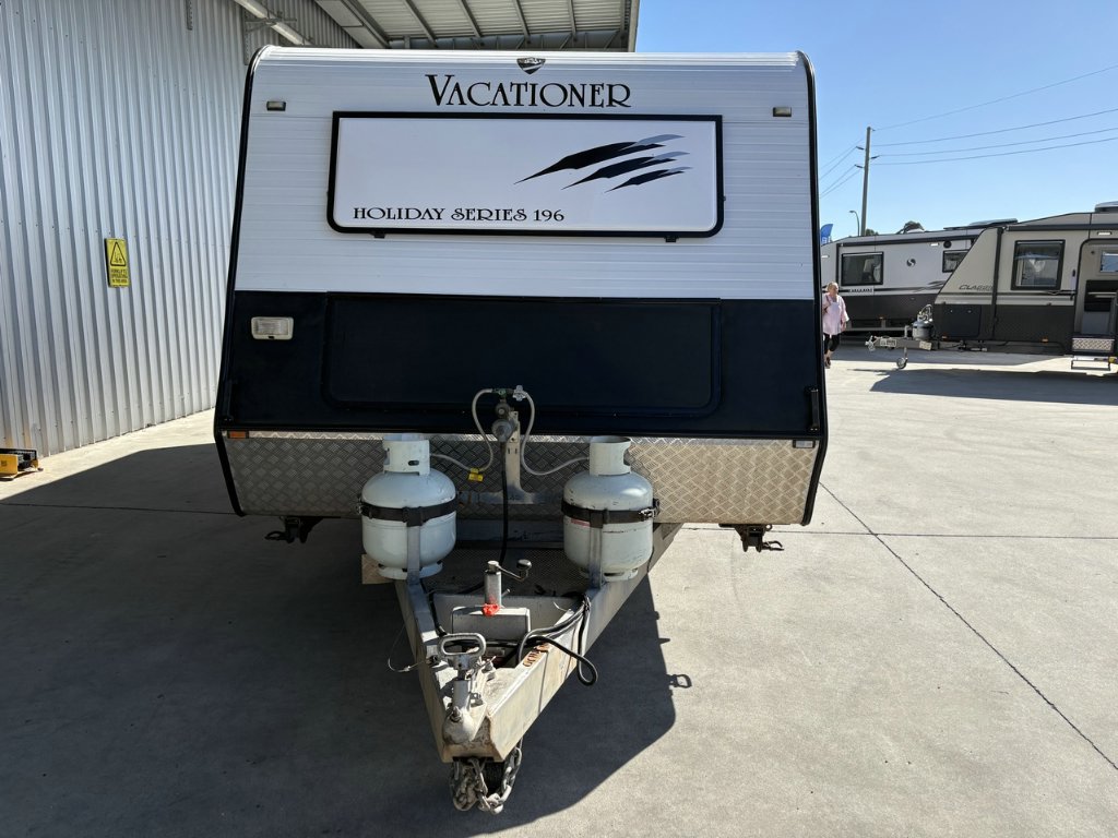 USED 2014 OPAL VACATIONER CARAVAN 2 AXLE