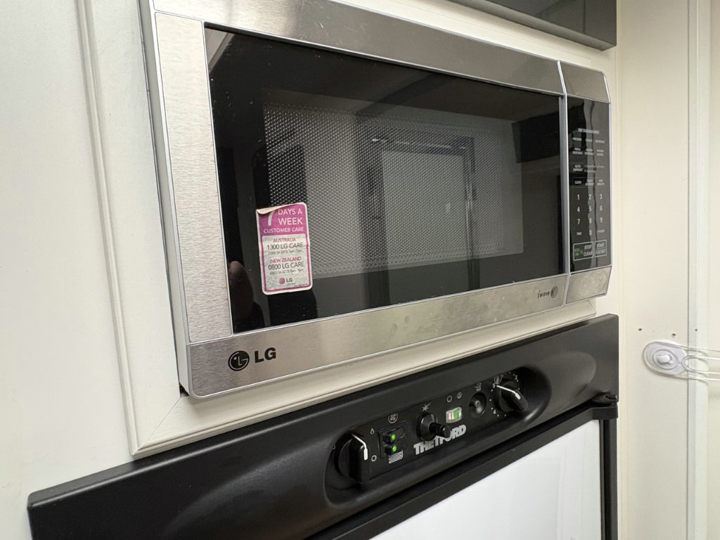 USED 2014 OPAL VACATIONER CARAVAN 2 AXLE