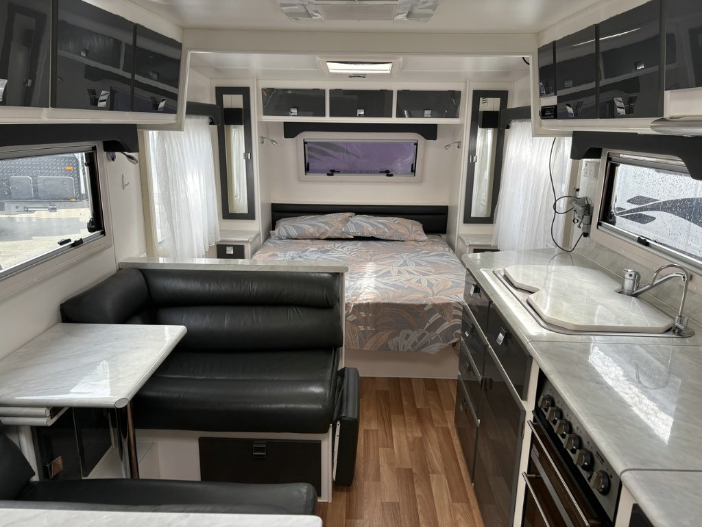 USED 2014 OPAL VACATIONER CARAVAN 2 AXLE