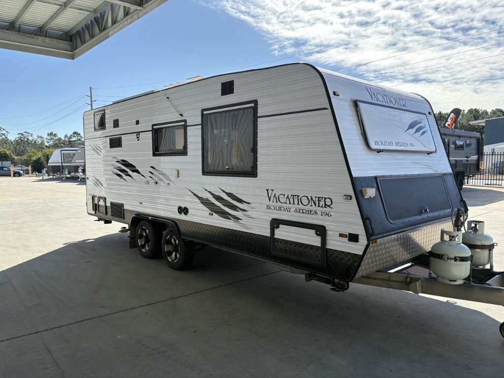 USED 2014 OPAL VACATIONER CARAVAN 2 AXLE