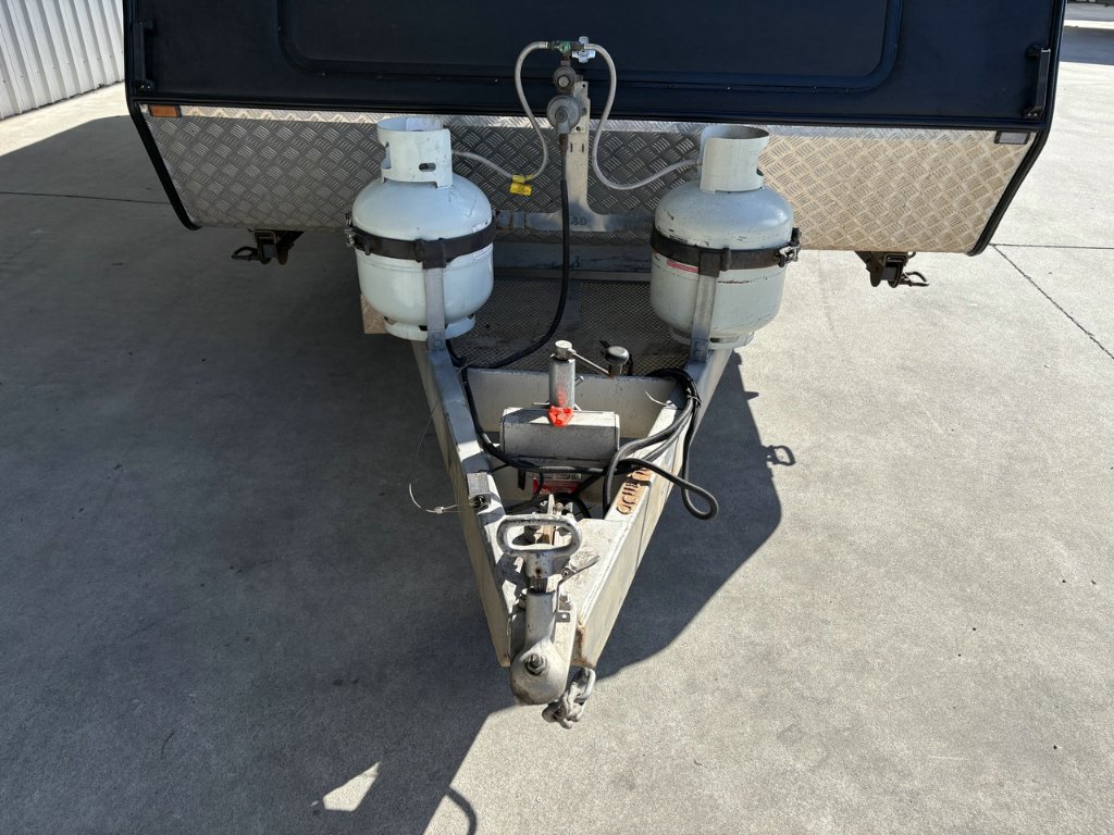 USED 2014 OPAL VACATIONER CARAVAN 2 AXLE