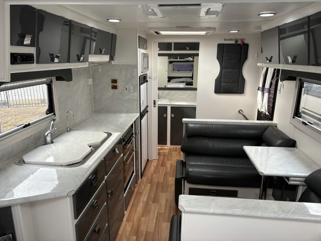 USED 2014 OPAL VACATIONER CARAVAN 2 AXLE
