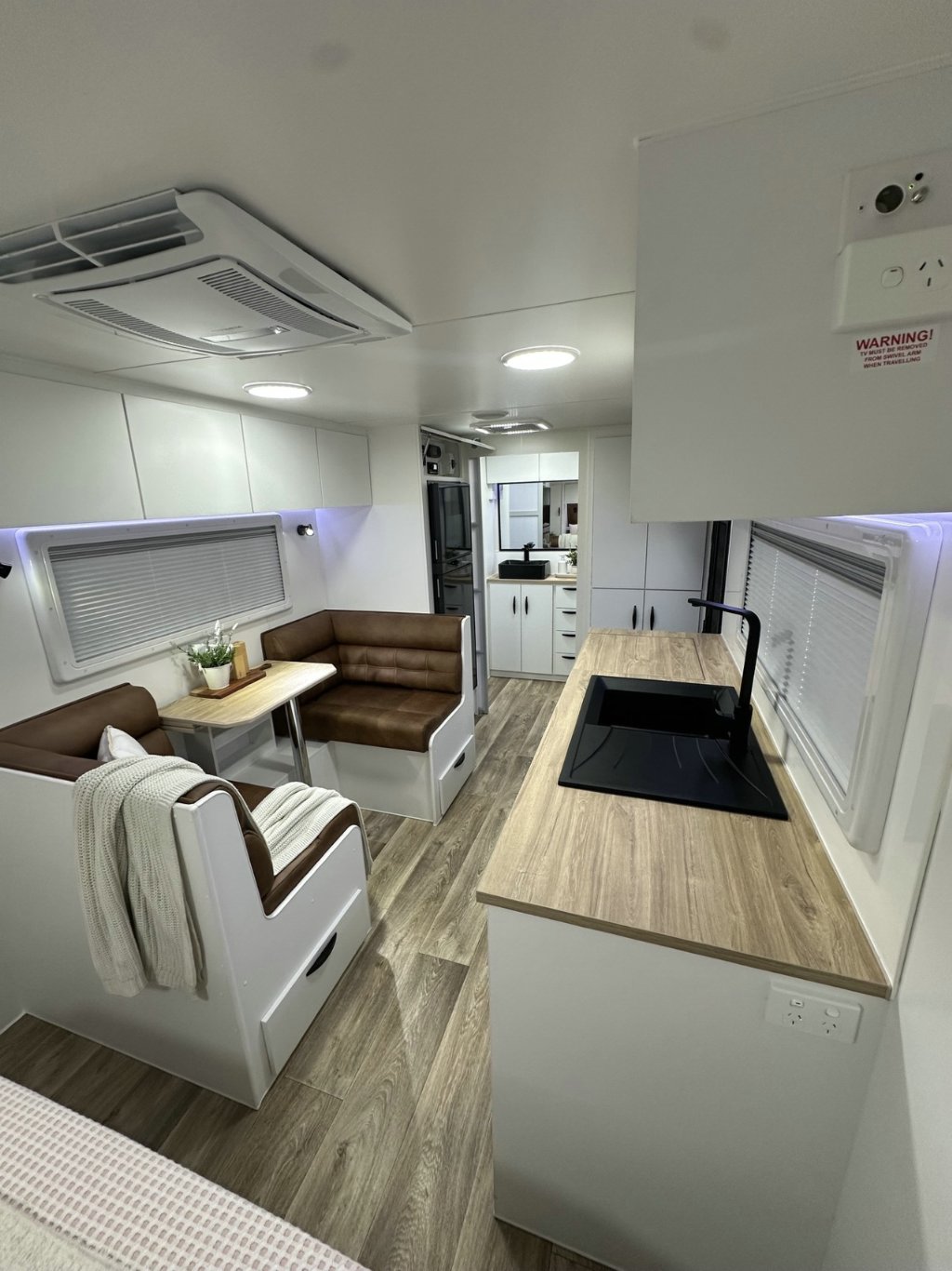 NEW 2026 SUPREME CLASSIC TOURER CARAVAN 2 AXLE
