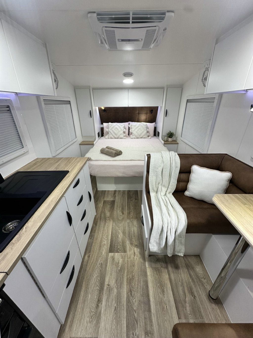 NEW 2026 SUPREME CLASSIC TOURER CARAVAN 2 AXLE