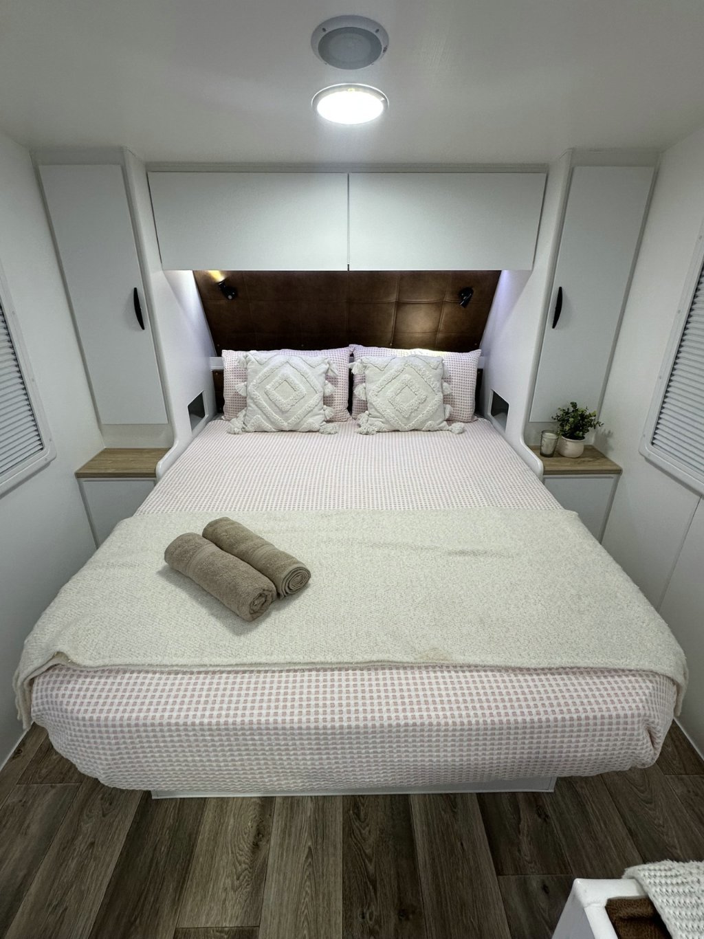 NEW 2026 SUPREME CLASSIC TOURER CARAVAN 2 AXLE