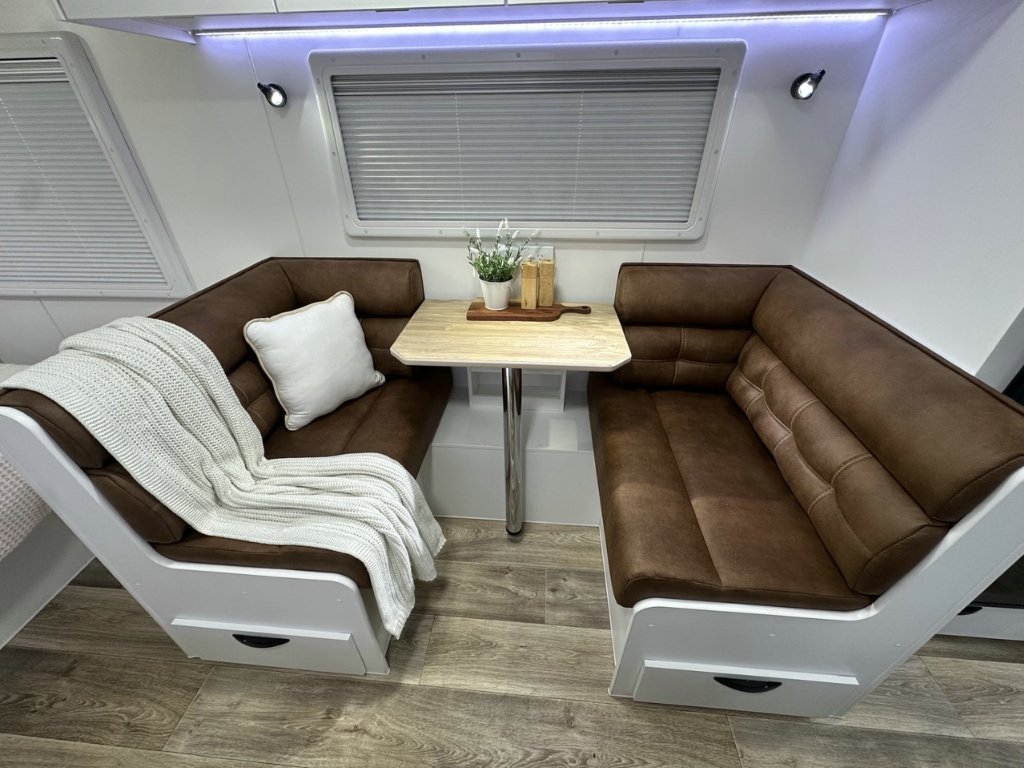 NEW 2026 SUPREME CLASSIC TOURER CARAVAN 2 AXLE