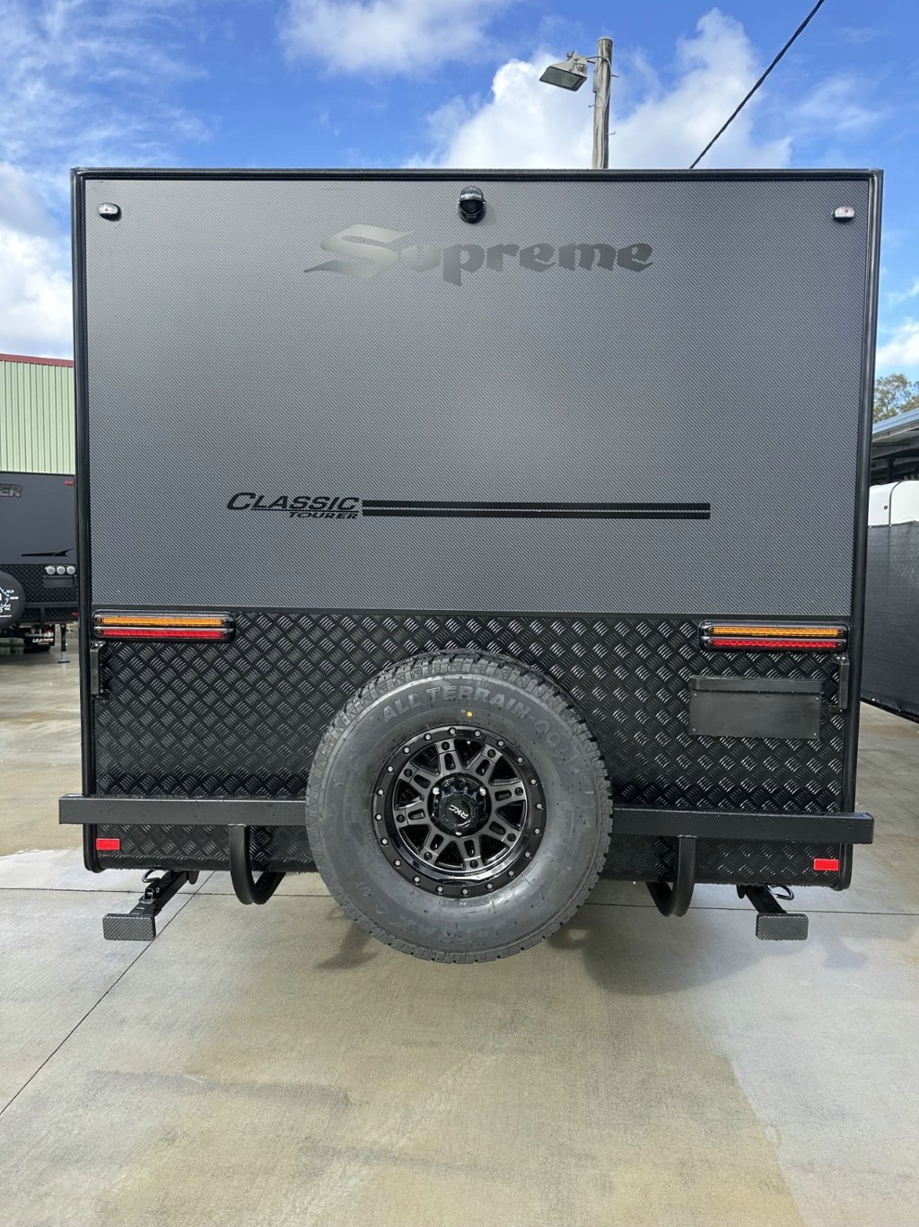 NEW 2026 SUPREME CLASSIC TOURER CARAVAN 2 AXLE