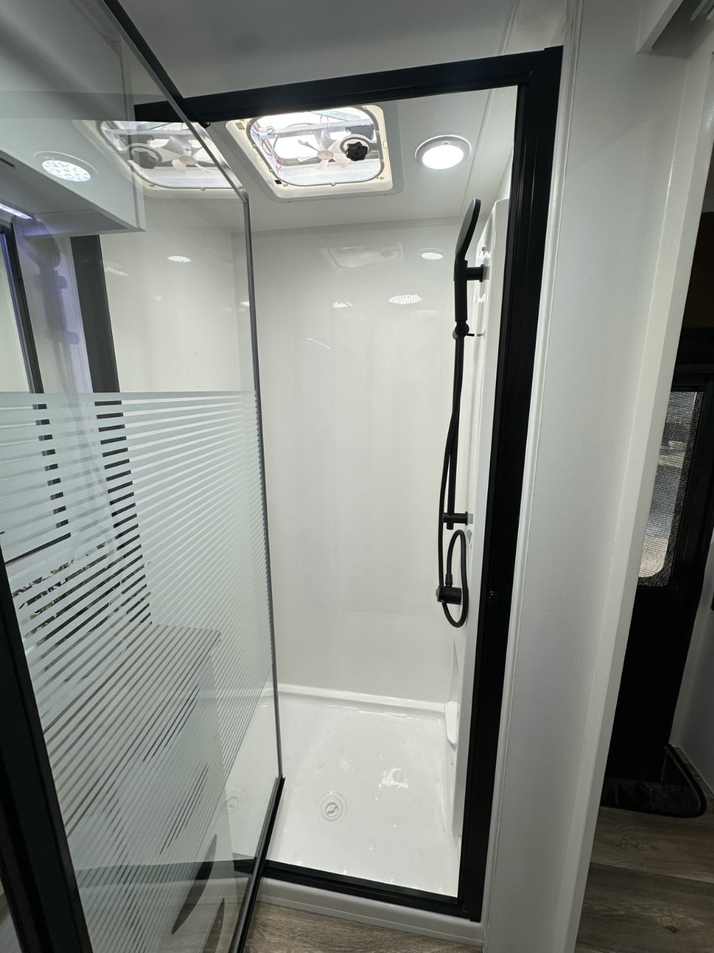 NEW 2026 SUPREME CLASSIC TOURER CARAVAN 2 AXLE