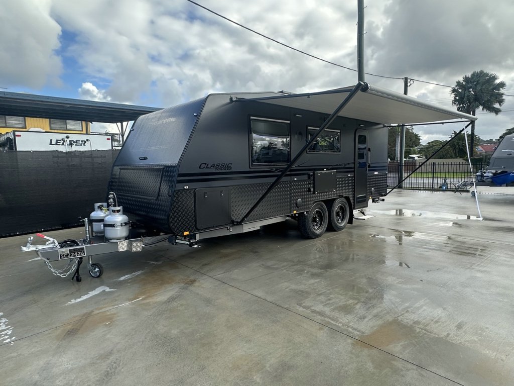 NEW 2026 SUPREME CLASSIC TOURER CARAVAN 2 AXLE